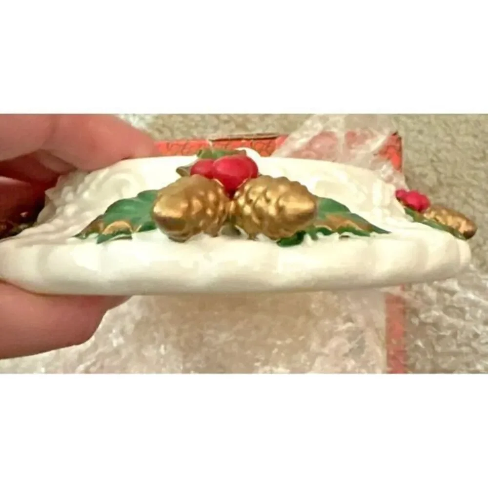 Vintage Artmark Chicago 7x4 Inch Porcelain Holly Candle‎ Holder NIB Holiday
